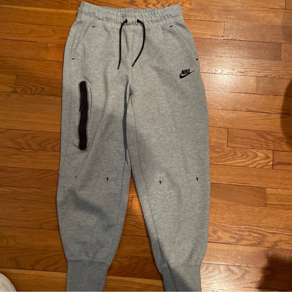 Gray nike tech sweatpants